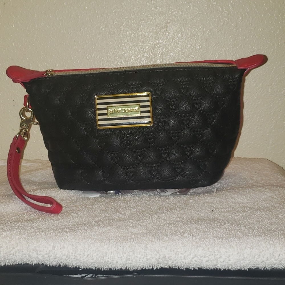 🦇EUC Betsey Johnson makeup bag/wristlet